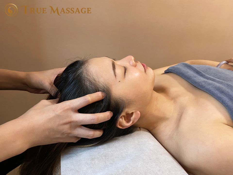 True Massage 頭部精油按摩流程 1 True Massage 頭部精油按摩課程